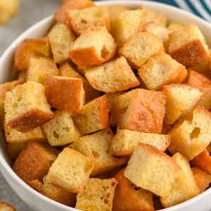 نان کروتان (Croutons) طعم‌دار تردان: بهترین انتخاب برای سالاد و سوپ