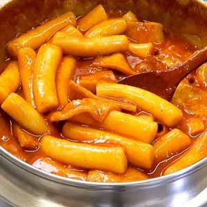 دوکبوکی (Tteokbokki) - غذای محبوب کره‌ای در فروشگاه پخش پارسه
